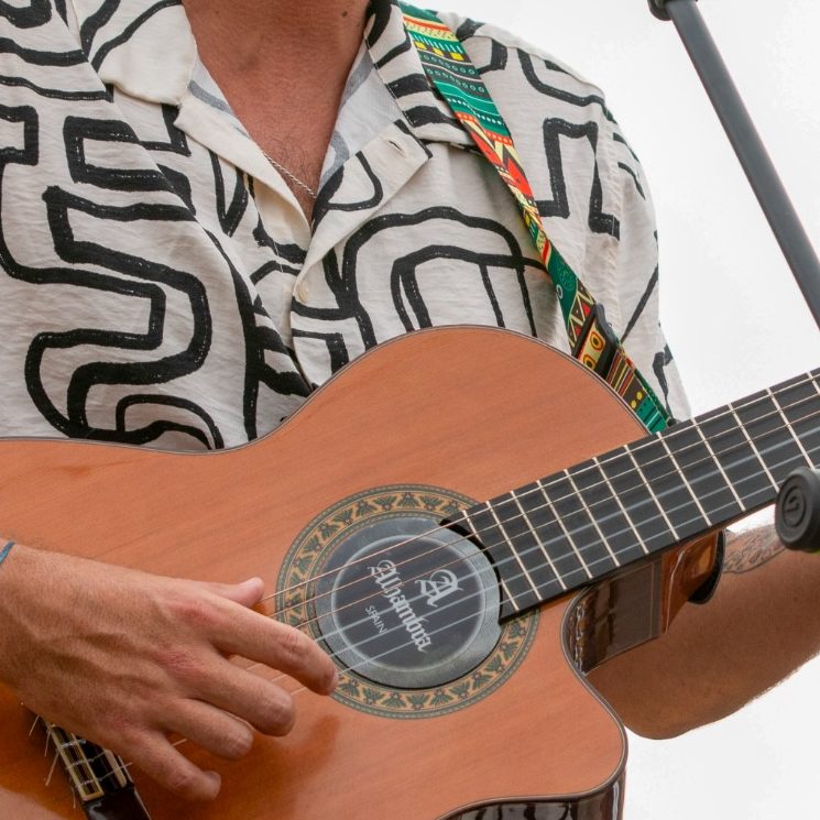 MÚSICA ORIGINAL ARTISTAS QUE CREAN E INTERPRETAN SUS PROPIAS CANCIONES