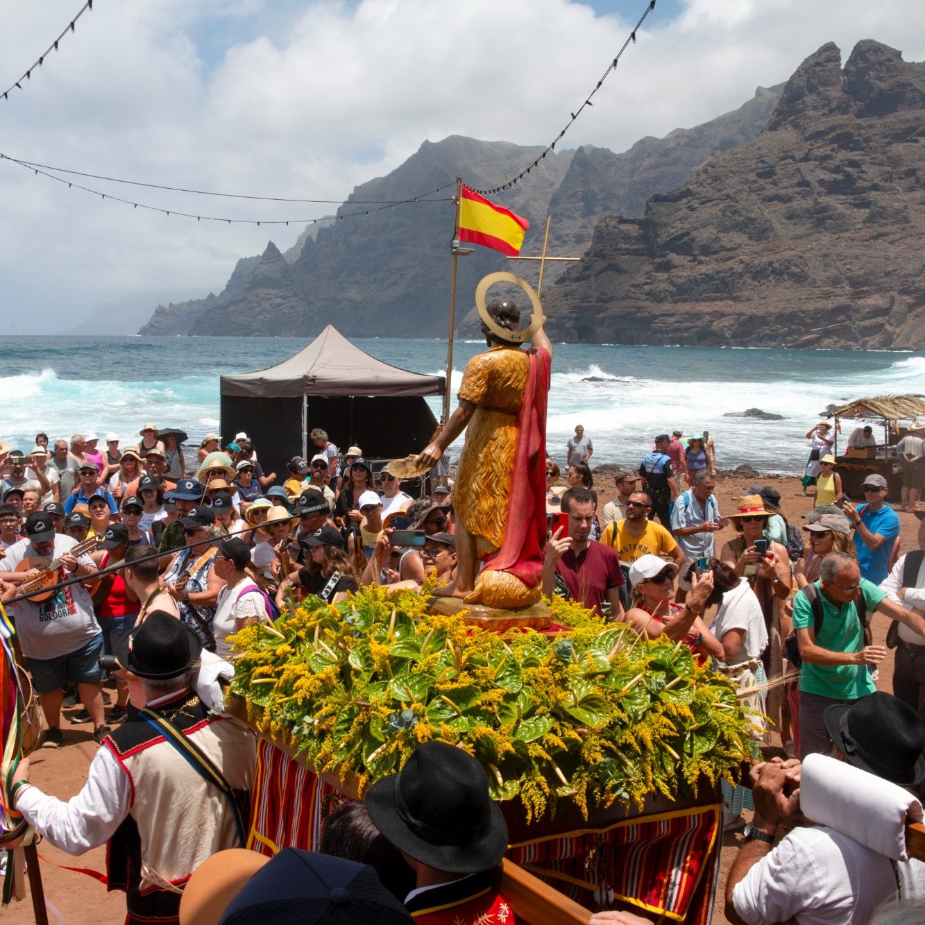 TRADICIÓN VIVA PARTE DE LA TRACICIÓN DE LA NOCHE DE SAN JUAN EN PUNTA DEL HIDALGO